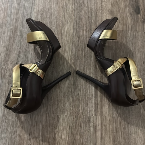Tory Burch Brown and Gold Strappy Sandals size - 6.5M - Picture 3 of 9